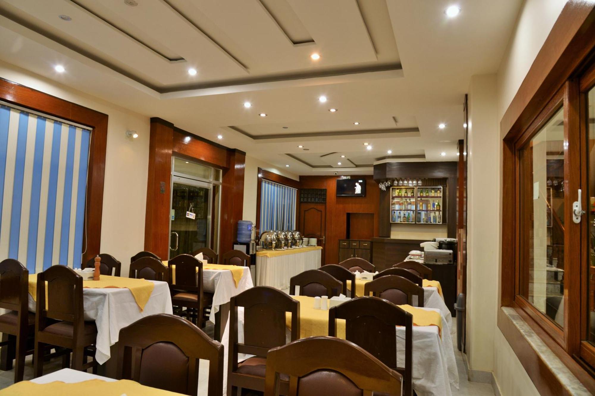Hotel Point Pokhara Exterior foto